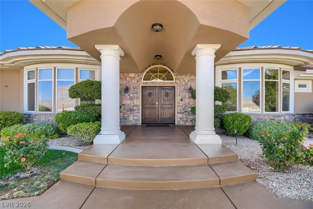 6325 W Iron Mountain Road, Las Vegas, NV 89131