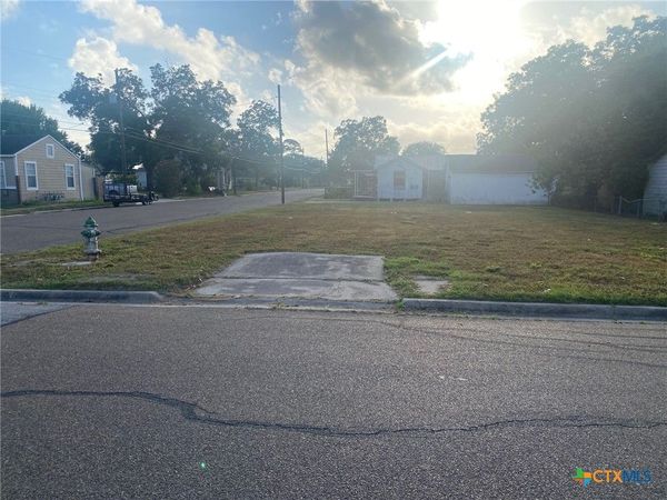 808 N Jecker Street, Victoria, TX 77901