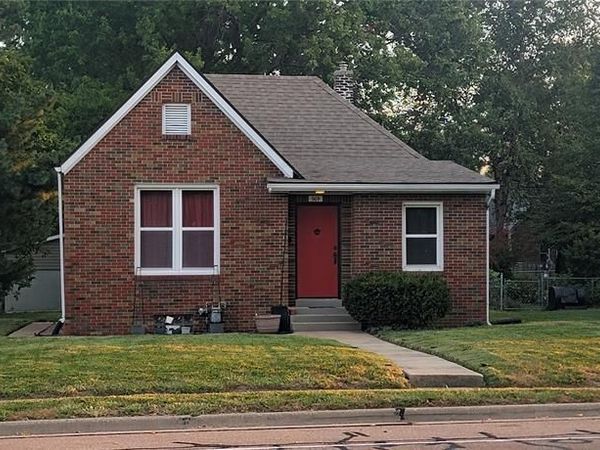 909 W Main Street, Collinsville, IL 62234