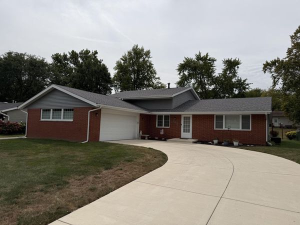 323 Sherwood Drive , Crown Point, IN 46307