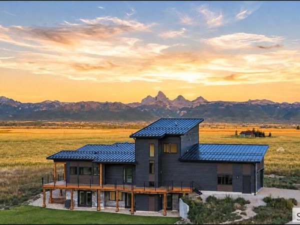 8460 Fawn Ridge Lane, TETONIA, ID 83452