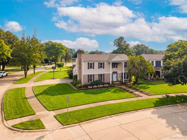 41764 Tetley Drive, Sterling Heights, Mi 48313