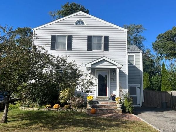 27 Rose Street, Islip, NY 11751
