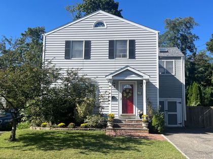 27 Rose Street Islip, NY 11751