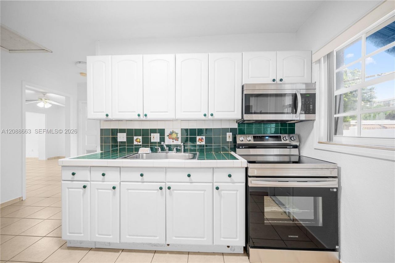 3675 SW 23rd St, Unit A, Miami, FL 33145 Photo