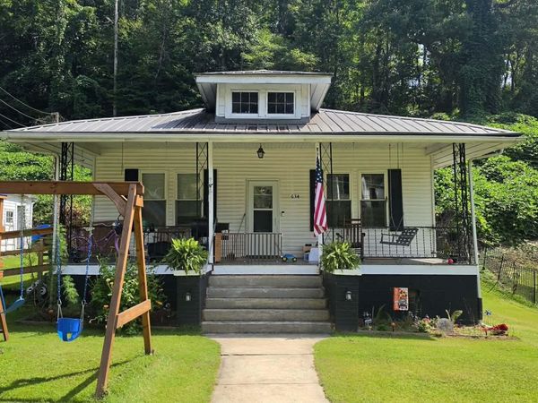 634 Northeast Meadow Street, Coeburn, VA 24230