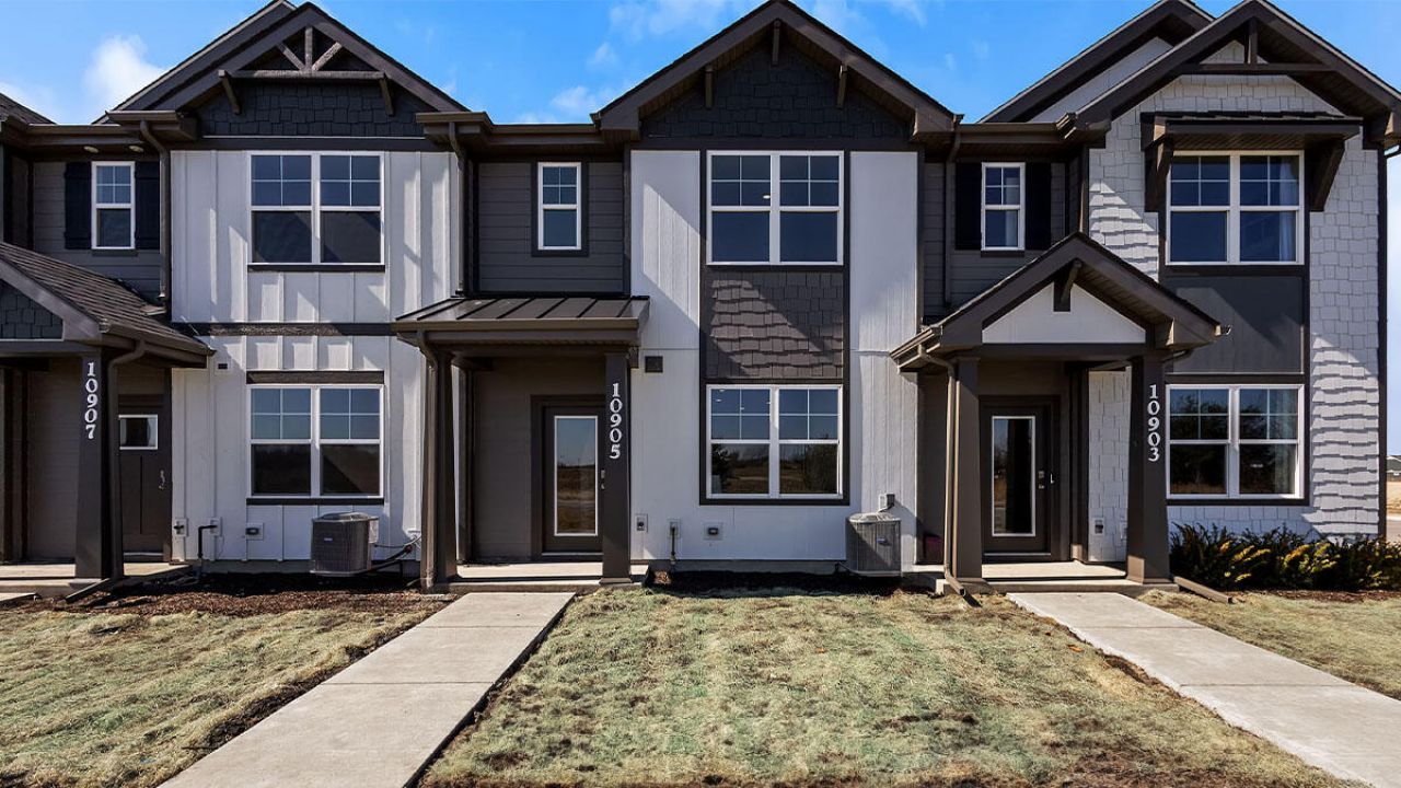 9029 Remington Way , Saint John, IN 46373 Main Photo