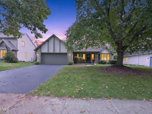 2338 Saint Roberts Lane, Toledo, OH 43617
