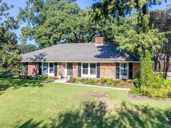 2049 Columbine St, Baton Rouge, LA 70808
