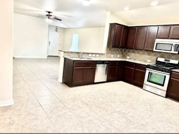 319 Serene Hollow LN, Buda, TX 78610