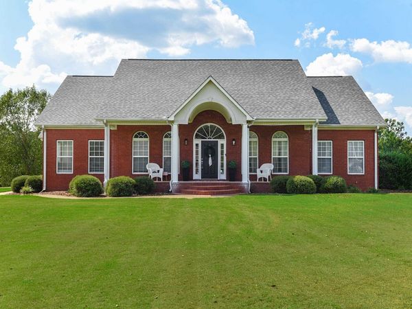 643 Ridgecrest Ln, Killen, AL 35645