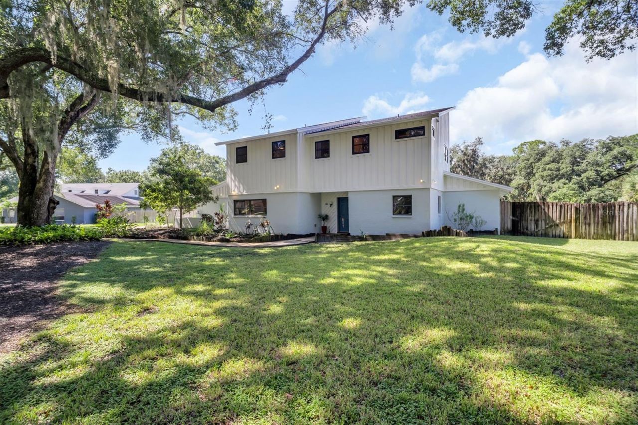 810 Warren Road, Lutz, FL 33548 Main Photo