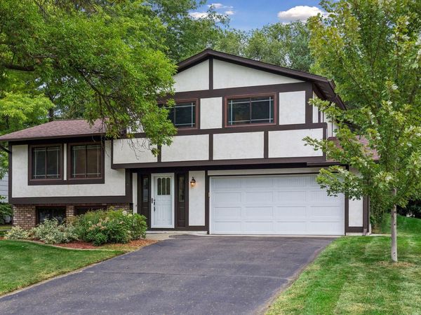 1013 Robinhood Place, Shoreview, MN 55126