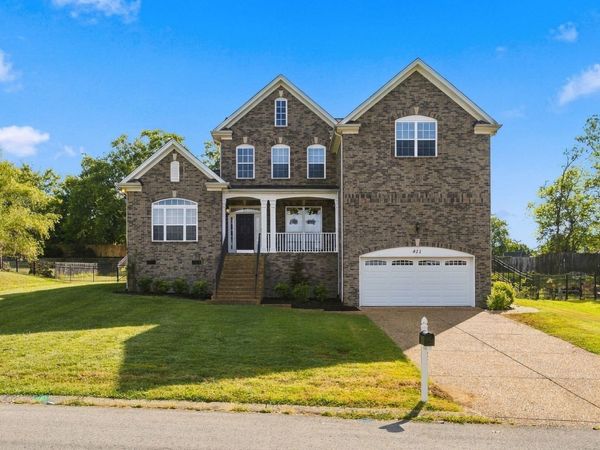 821 Park Dr, Goodlettsville, TN 37072