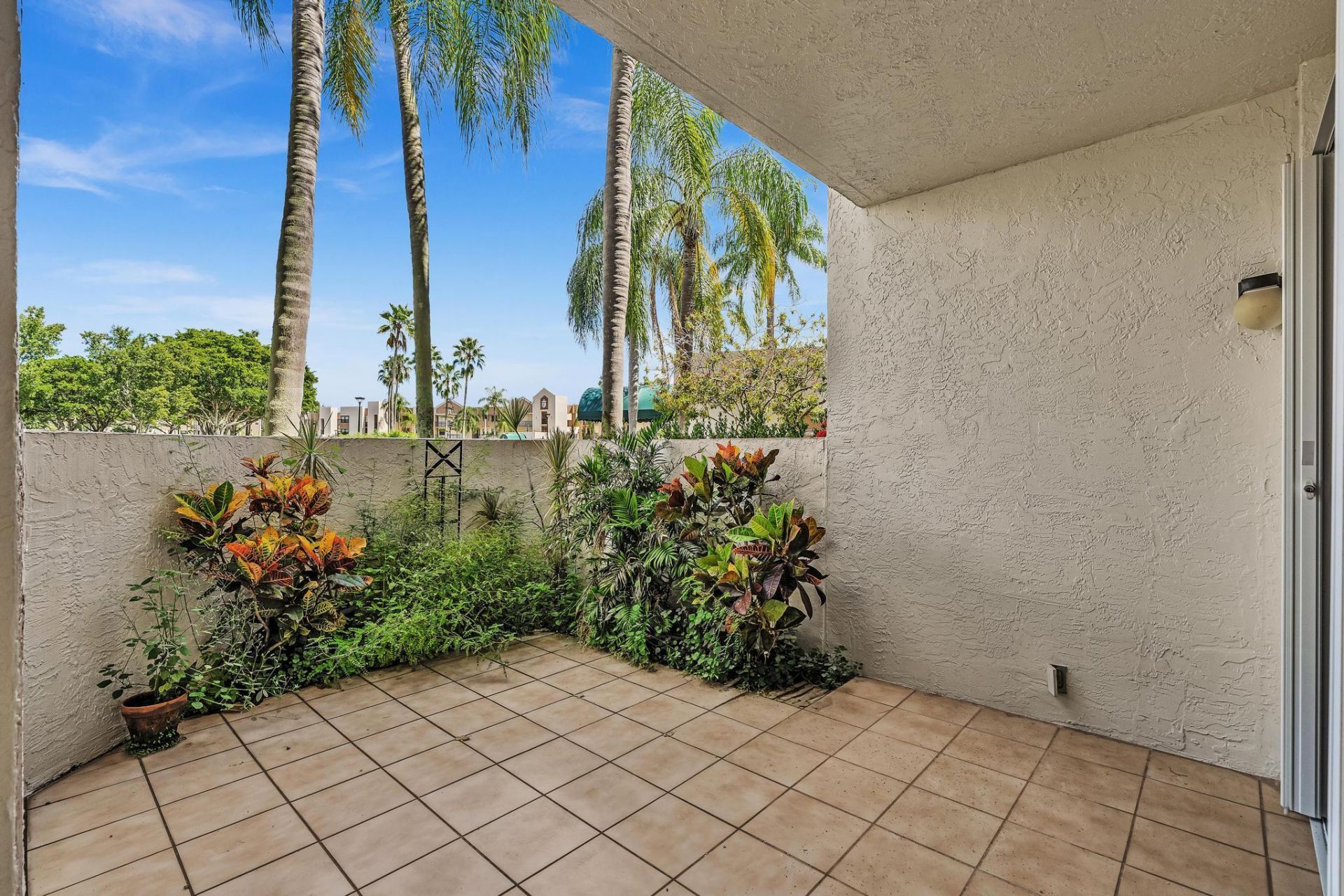 7216 Fairfax Drive, Unit 109, Tamarac, FL 33321 Photo