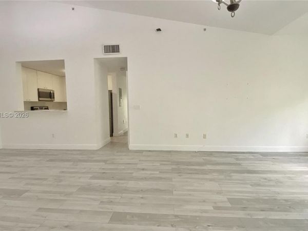 2941 Riverside Dr, Unit 304, Coral Springs, FL 33065