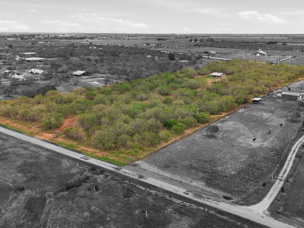 812 County Road 415, Stockdale, TX 78160