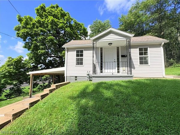971 Eastman Street , Zanesville, OH 43701