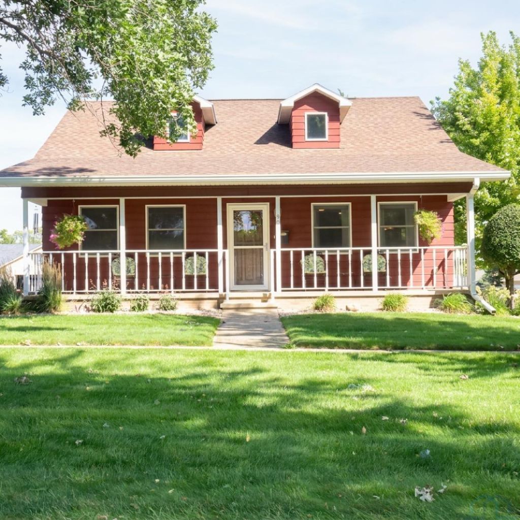 901 S 2nd Avenue, Rock Rapids, IA 51246 Main Photo