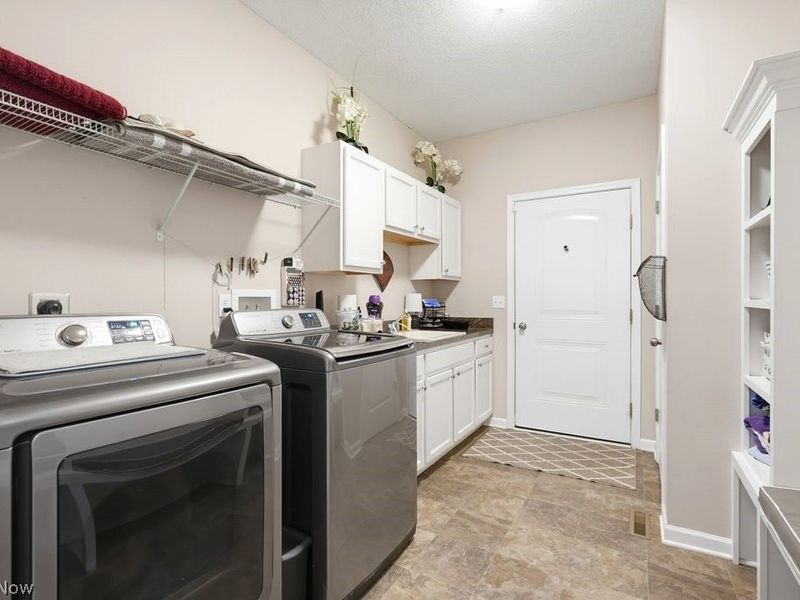 13953 Laurelbrook Oval, Strongsville, OH 44136 Photo 23