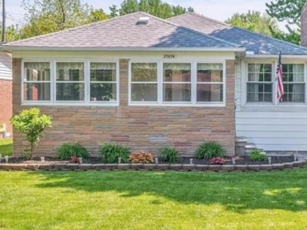 27076 Ford Avenue, Flat Rock, MI 48134