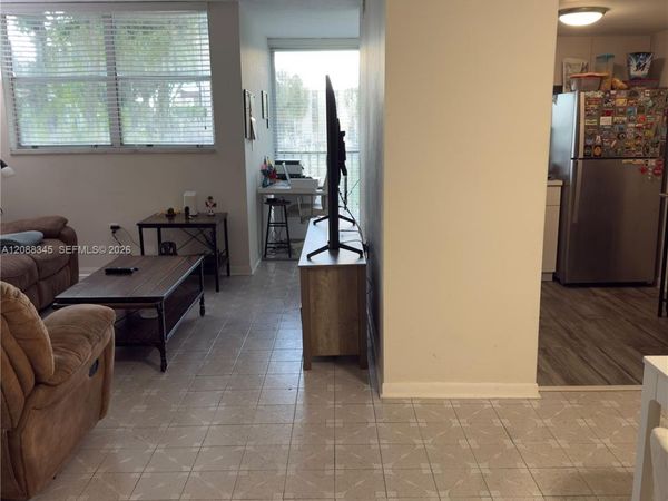 9431 SW 4th St, Unit 206, Miami, FL 33174