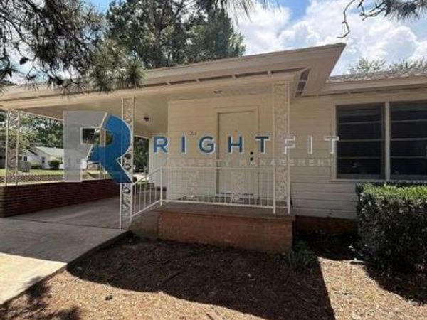 1214 Mockingbird Lane , Texarkana, TX 75501