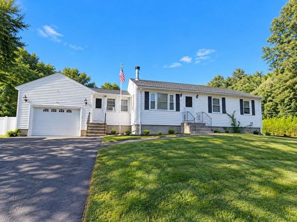11 University Lane, Methuen, MA 01844