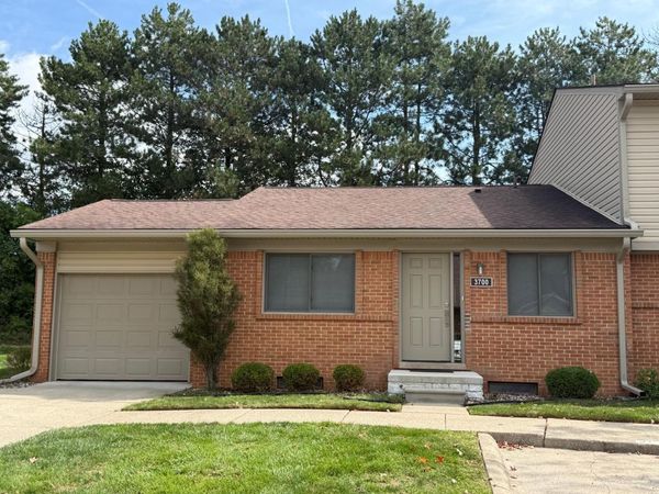 3700 Old Creek Road, Troy, MI 48084