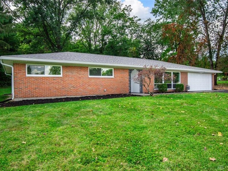 2743 Ironwood Drive, Springfield, OH 45504 Photo 2