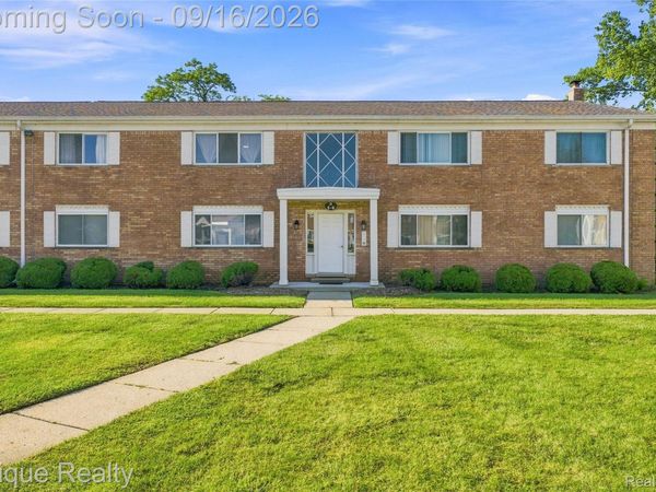 801 W Long Lake Road, Unit 7, Bloomfield Township, Mi 48302