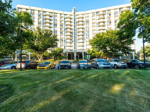 20 N Tower Road , Unit 8G, Oak Brook, IL 60523