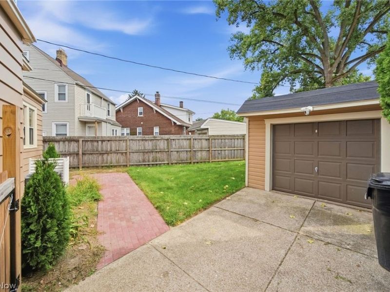 16401 Claire Avenue, Cleveland, OH 44111 Photo 24