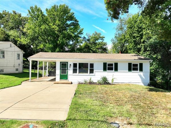 5 Delord Avenue, Maryland Heights, MO 63043