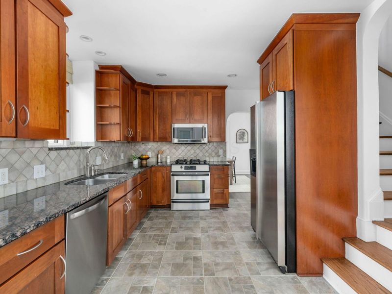 179 N Cassingham Road, Columbus, OH 43209 Photo 23