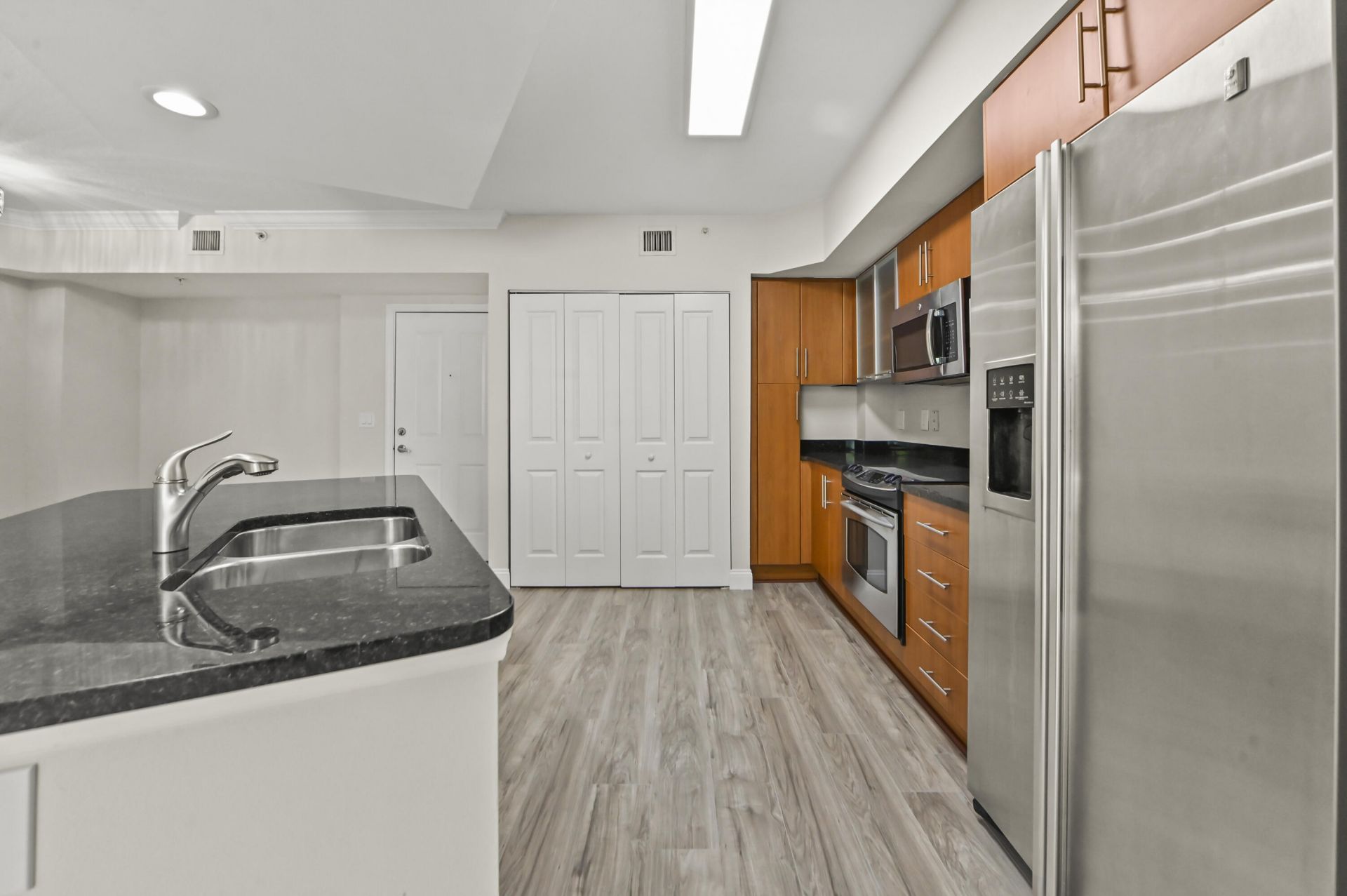 600 S Dixie Highway, Unit 237, West Palm Beach, FL 33401 Photo