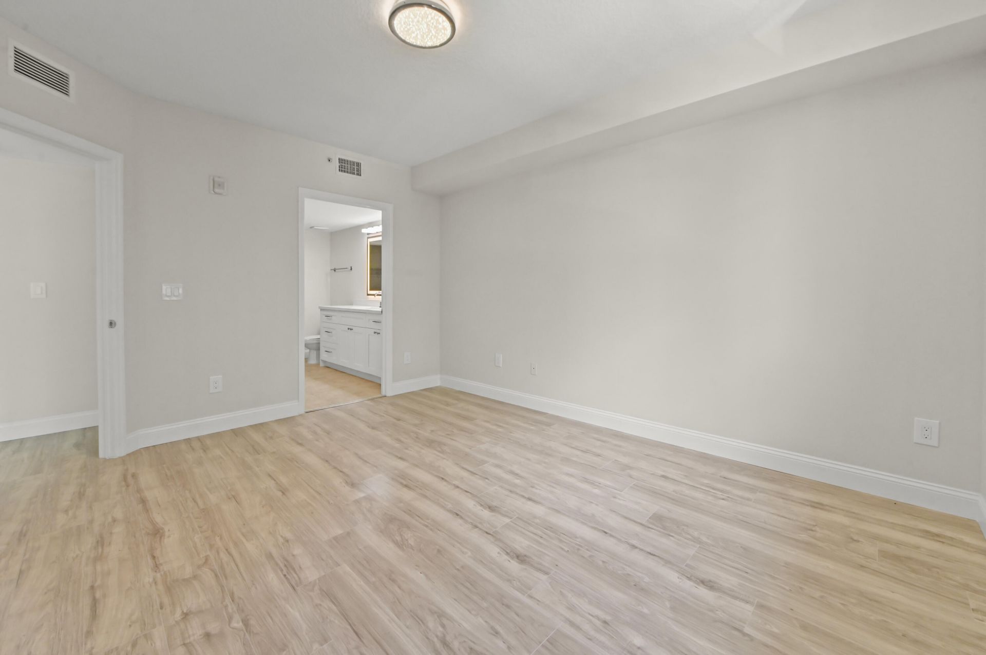 600 S Dixie Highway, Unit 237, West Palm Beach, FL 33401 Photo