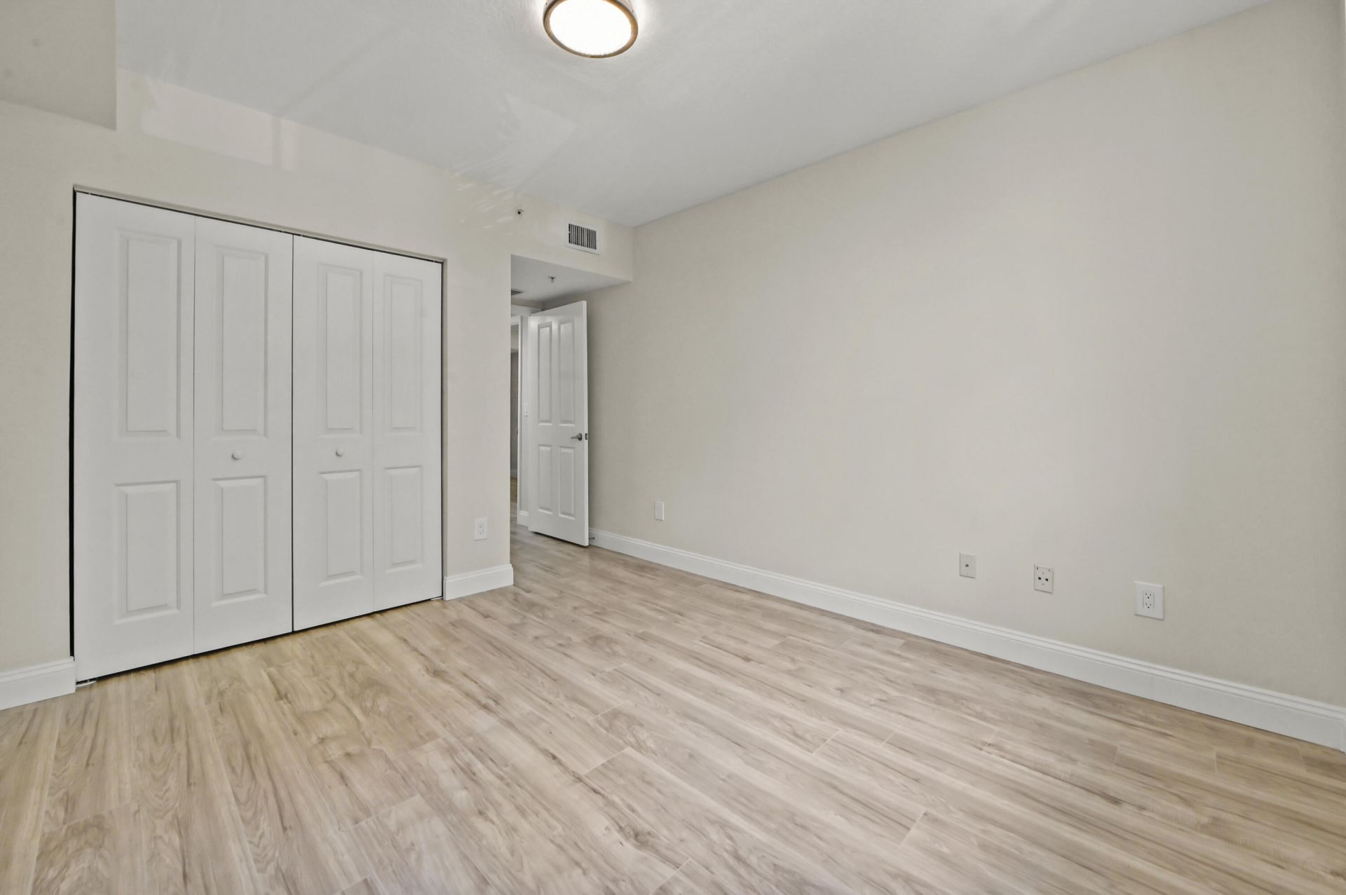600 S Dixie Highway, Unit 237, West Palm Beach, FL 33401 Photo