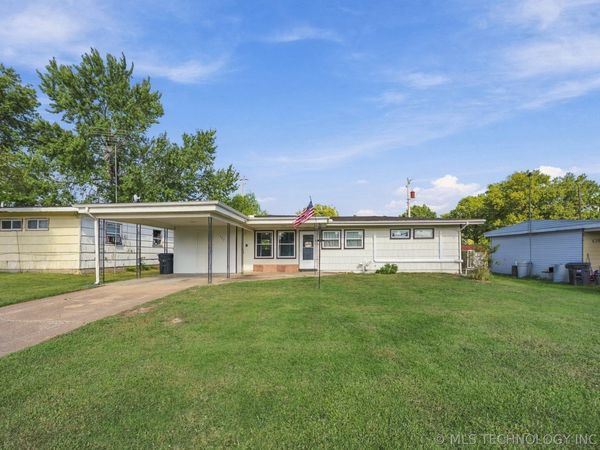 427 Meadowbrook Lane, Bartlesville, OK 74003