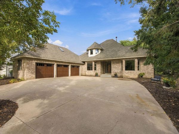 4320 Vinewood Lane N, Plymouth, MN 55442