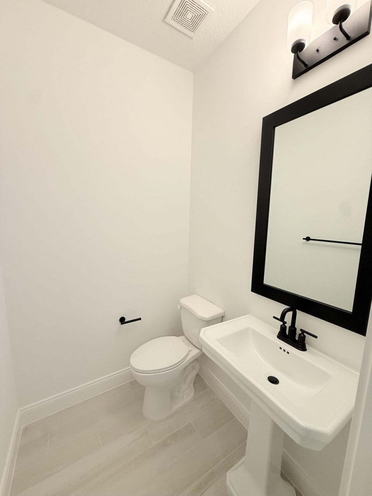 121 SE Birch Terrace, Stuart, FL 34997 Photo