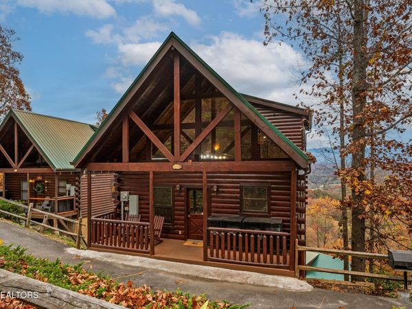 2251 Upper Middle Creek Rd, Sevierville, TN 37876