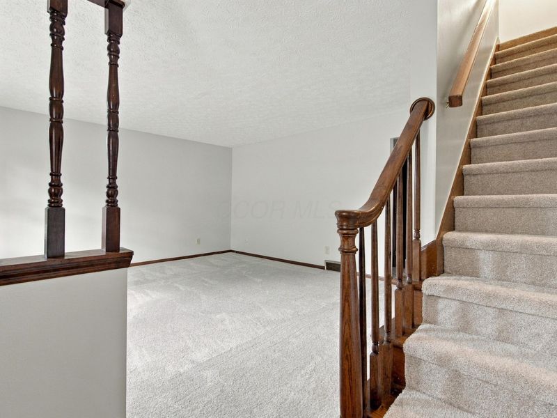 923-925 Bluffway Drive, Columbus, OH 43235 Photo 2