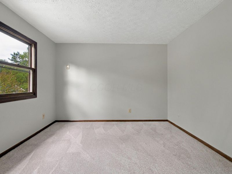 923-925 Bluffway Drive, Columbus, OH 43235 Photo 21