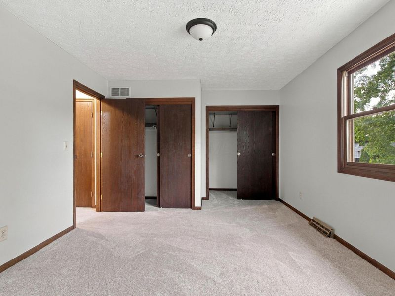923-925 Bluffway Drive, Columbus, OH 43235 Photo 23