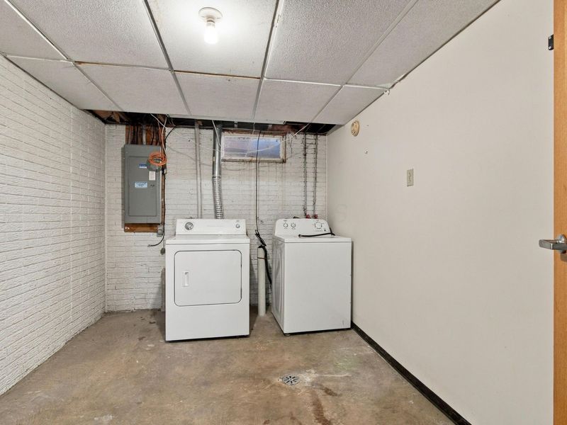 923-925 Bluffway Drive, Columbus, OH 43235 Photo 26