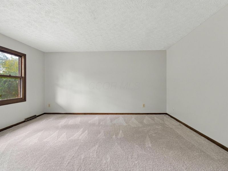 923-925 Bluffway Drive, Columbus, OH 43235 Photo 3