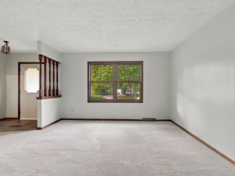 923-925 Bluffway Drive, Columbus, OH 43235 Photo 4