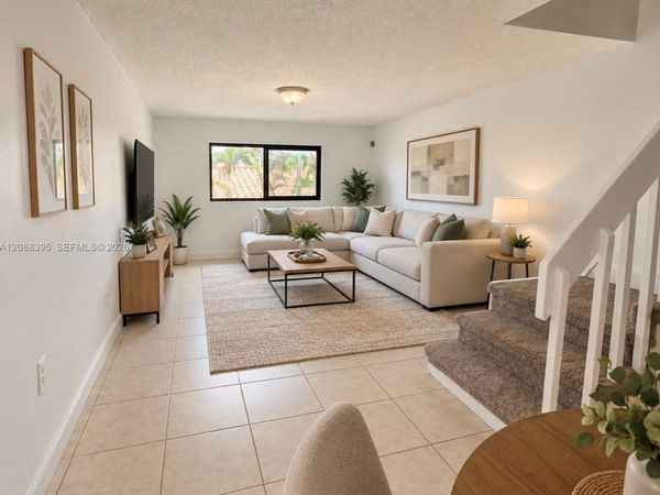 180 Royal Palm Rd , Unit 218, Hialeah, FL 33016