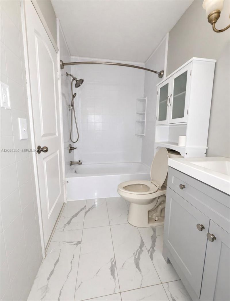 180 Royal Palm Rd , Unit 218, Hialeah, FL 33016 Photo